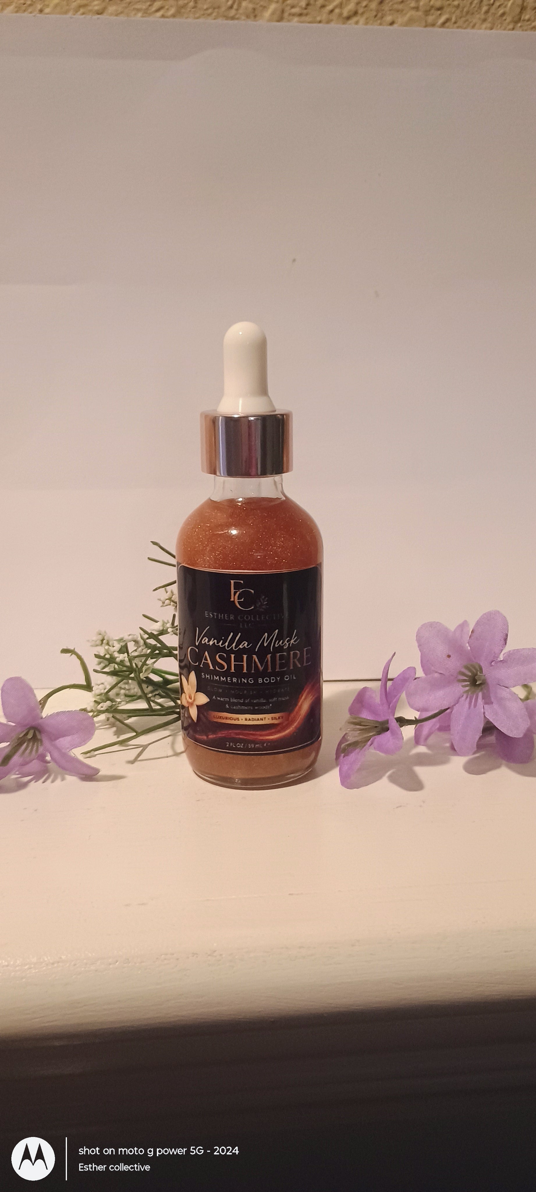 Vanilla Musk Cashmere Shimmering Body Oil by Esther Collective store